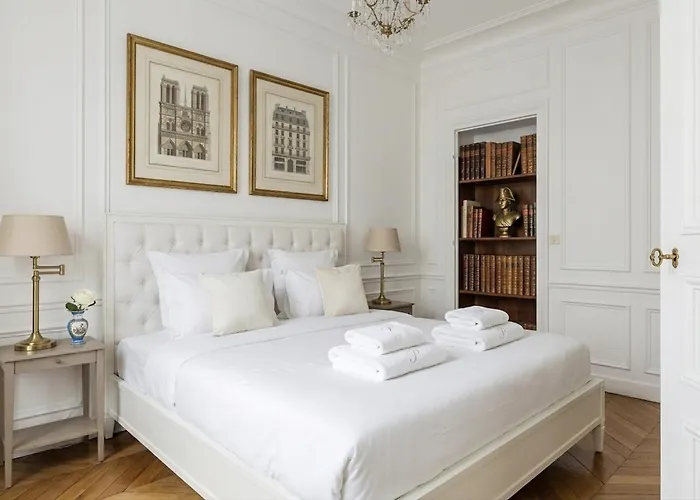 5br Champs Elysees Marbeuf Apartment