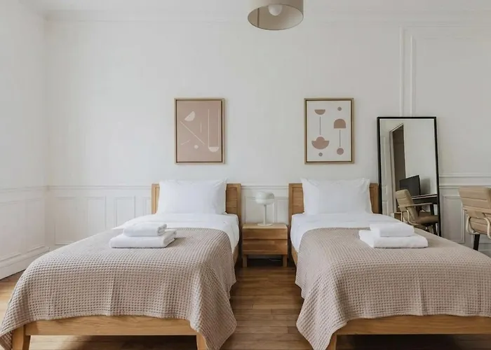 5br Champs Elysees Marbeuf Apartment Paris